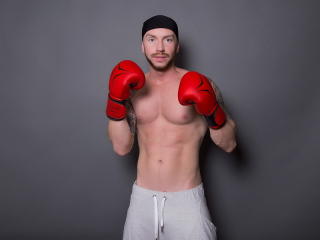 AronGrant - Cam hard avec ce Homme avec un corps de spartiate sur la plateforme Xlove Gay 