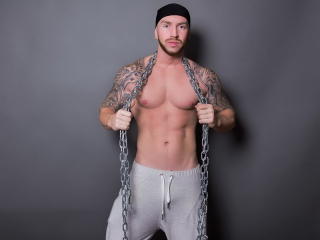 AronGrant - Cam x avec un Homo aux cheveux châtain sur la plateforme Xlove Gay 