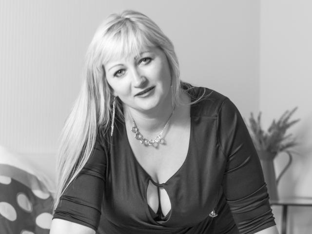 MarinaSweet - Live chat hot with a White Young and sexy lady 