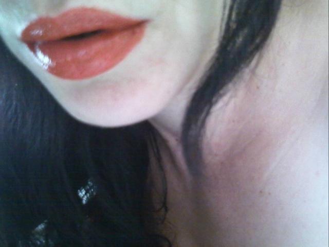 Iselline - Webcam hot avec une Séduisante jeune bombe musclée  