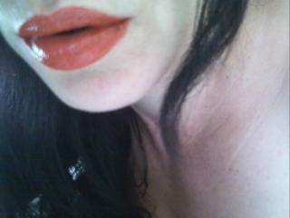 Iselline - Webcam hot avec une Séduisante jeune bombe musclée  