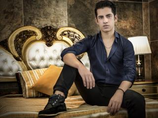 IanHottLover - Live intime avec ce Gay ayant le sexe totalement rasé  