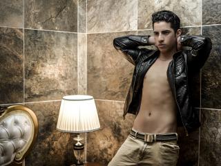 IanHottLover - Webcam hot with a Horny gay lads with muscular build 