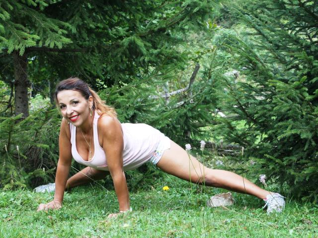 Aprel - Chat live xXx with a muscular physique Mature 