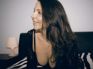 Aprel - Chat sexy with this brown hair Mature 