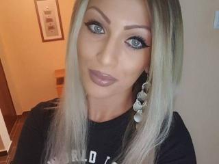 ChaudeHorny - online show porn with a standard body Nude young and sexy lady 