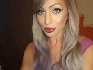 NymphoChaudeX - Chat live sex avec une Sublime jeune beauté bien roulée blonde cuivré sur Xlove 