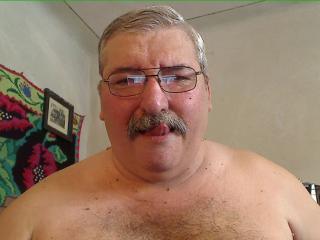 Papirus69 - Live nude with a trimmed genital area Gays 