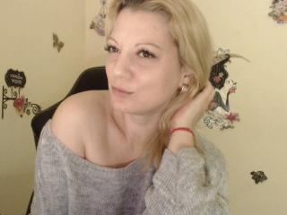 BeautyAngell - Webcam sexy with this White Hot babe 