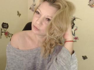 BeautyAngell - Web cam sexy with a shaved genital area Sexy babes 