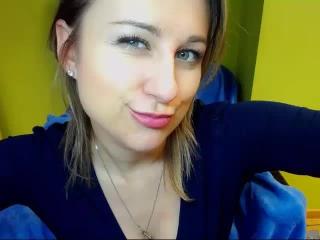 HottClara - Video chat hard with a shaved sexual organ Horny lady 