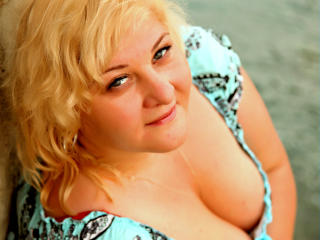 Florissia - Live xXx with a average constitution Horny lady 