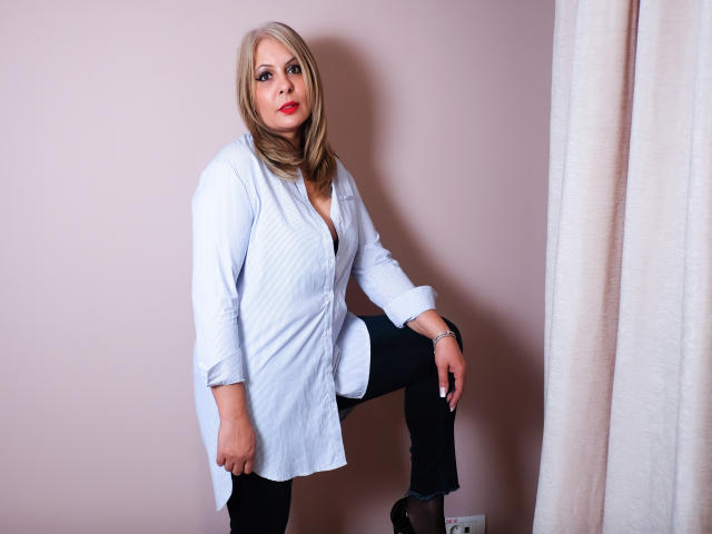 SweetHotBlondeB - Sexe cam en vivo - 3950210