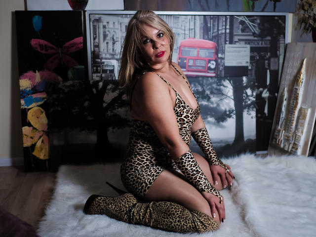 SweetHotBlondeB - Live sexe cam - 3950285