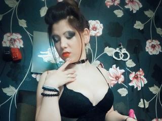 MissLoraa - Video chat porn with this shaved vagina Dominatrix 