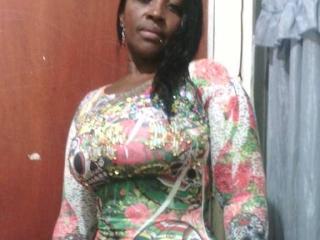 LoretyBig - Show sex avec cette Femme d'un certain age africaine sur la plateforme Blacks.cam 