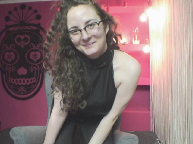 OhMyMoxie - Web cam sexy with a shaved genital area Young and sexy lady 