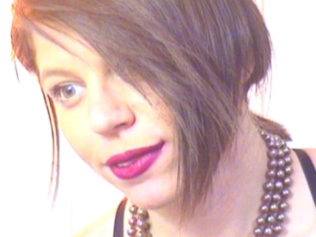 SophiaGreens - Live cam porn avec cette éclatante nana en chaleur avec des seins tenant dans la main sur la plateforme XLove.com 