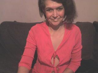 Lili69 - Chat live sexy avec une MILF avec une touffe poilue sur le site Mature cam 