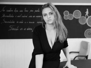 LuciaLue - Live cam sex avec cette Incroyable jeune créature de rêve sexy musclée sur XLove.com 