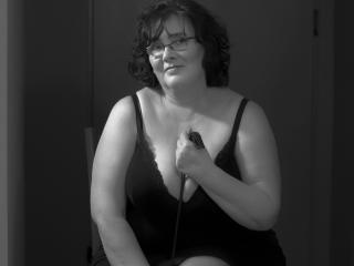 DorisMature - Webcam nude with a voluptuous woman Lady over 35 
