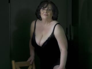 DorisMature - Chat live sex avec cette Model mature blanche sur le service Mature-Cam 