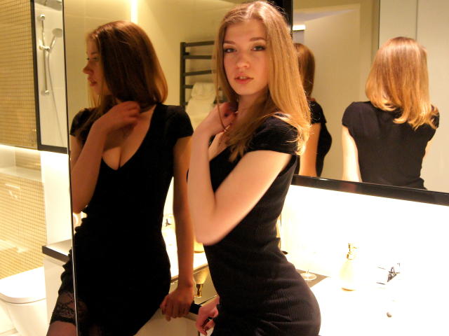 NadyaKiss - Webcam porno avec cette Fabuleuse beauté très maigre sur XLove.com 