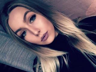 EmillySexy - Cam xXx with this gold hair Hot babe 