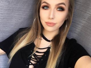 EmillySexy - Show sexy with a blond Sexy girl 
