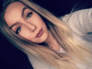 EmillySexy - chat online sex with a shaved sexual organ Young and sexy lady 