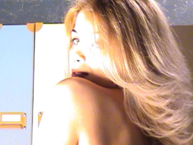 HalleyBB - Live porn &amp; sex cam - 4178480