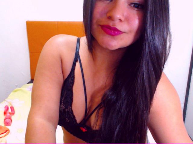 AmaliiaRosa - Webcam live sex with a dark hair Sexy girl 