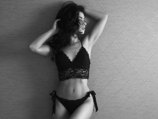 Laurainne - chat online x with this White 18+ teen woman 
