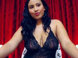 HottyLupita - Webcam live intime avec une Belle jeune camgirl bien roulée  