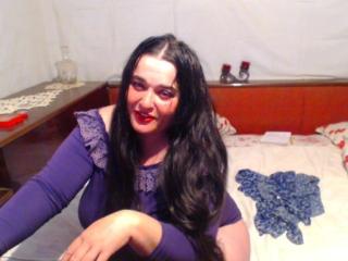 LaraBriliant - Chat live nude with this overweighted constitution Lady over 35 