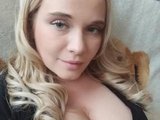 AdorableLena - Live xXx with this shaved pubis Sexy girl 