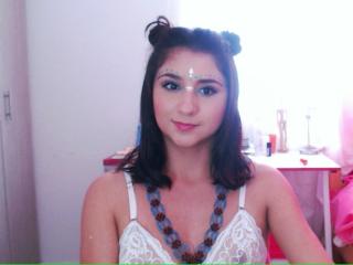 LeslieRose - Webcam sex avec cette Splendide jeune beauté très sexy de type latino sur le service Xlove 