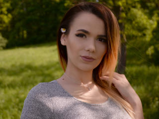 AryeleDream - Live cam porno avec une Très belle jeune model sexy avec une belle paire de seins sur le service Xlove 