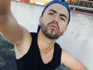MarcoSantini - Chat live hard with this shaved private part Horny gay lads 
