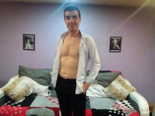 Bobandchris69 - Chat sex with this Girl and boy couple with well built 