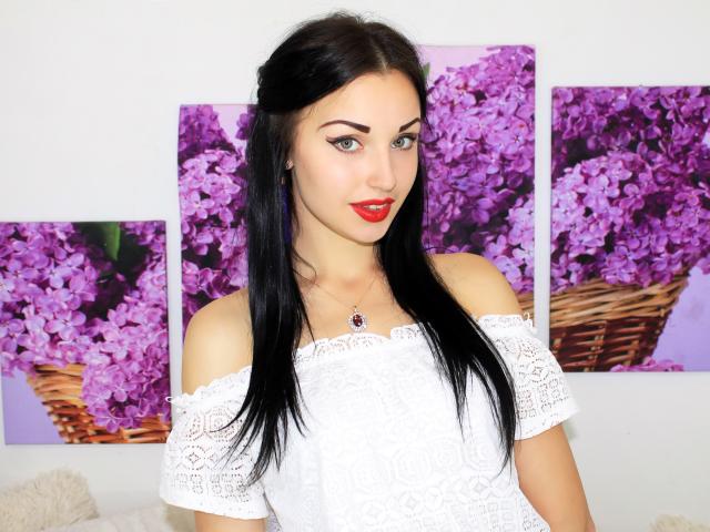 VeronicaS - online chat x with a standard build Young lady 