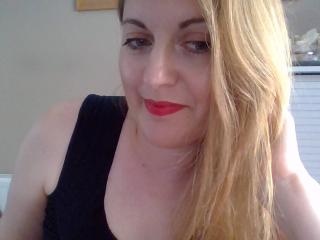 FrenchyLea - Chat live hard with a White Attractive woman 