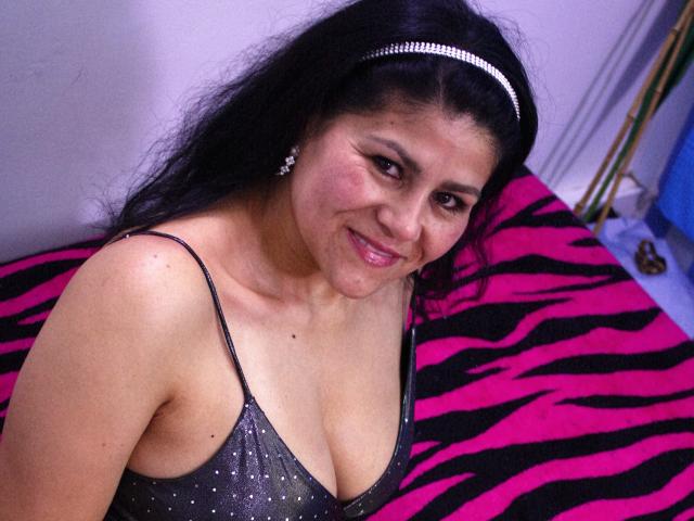 SweetieHarlei - Show live exciting with a large chested Lady over 35 