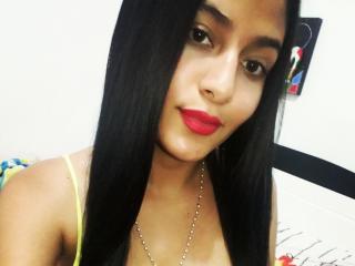 CristalLopez - Chat live sexy with a brunet 18+ teen woman 