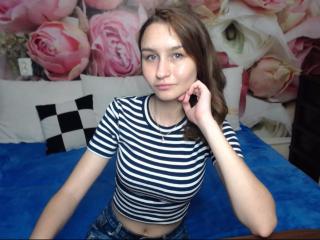 MiaLili - Live chat porn with this 18+ teen woman with small boobs 