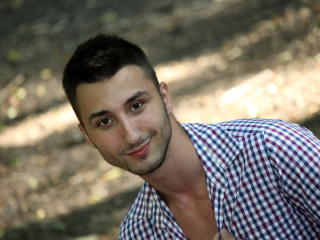 Karolino - Live nude with this Horny gay lads with muscular physique 