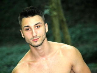 Karolino - Show hard with this Horny gay lads with a vigorous body 