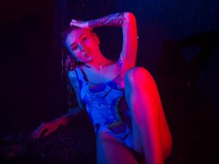 TabeyaLy - online show exciting with a well built Hot babe 
