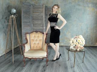 ReginaWonder - Live cam hot with this light-haired Hot lady 