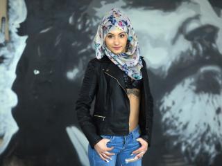 Raaida - chat online xXx with this arabian Young and sexy lady 